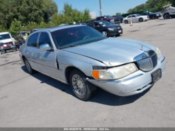  Salvage Lincoln Towncar