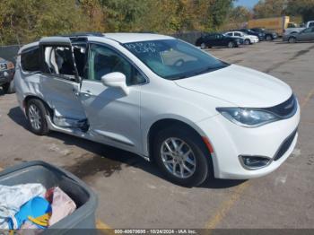  Salvage Chrysler Pacifica