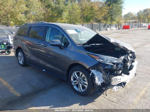  Salvage Toyota Sienna