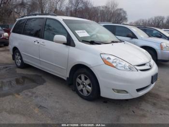  Salvage Toyota Sienna