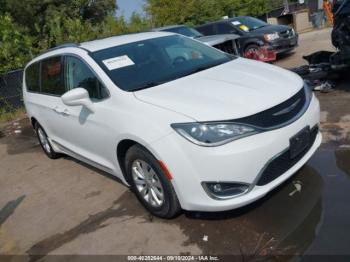  Salvage Chrysler Pacifica