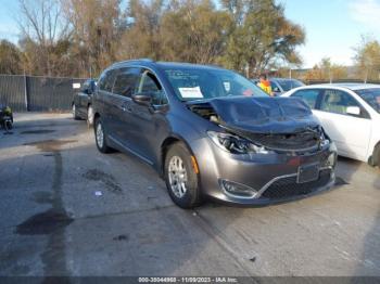  Salvage Chrysler Pacifica