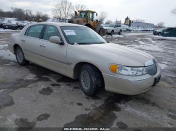  Salvage Lincoln Towncar