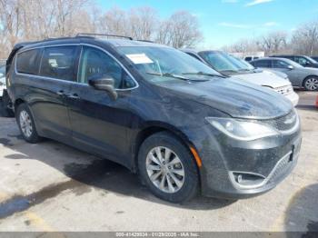  Salvage Chrysler Pacifica