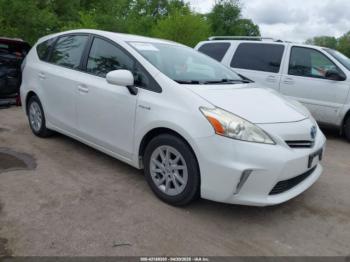  Salvage Toyota Prius v