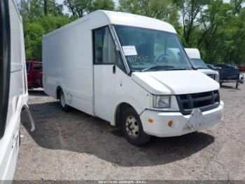  Salvage Isuzu Commercial Van