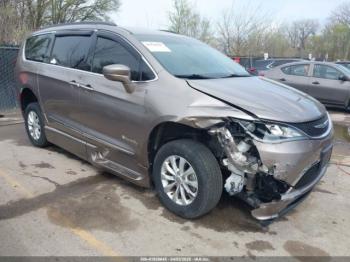  Salvage Chrysler Pacifica