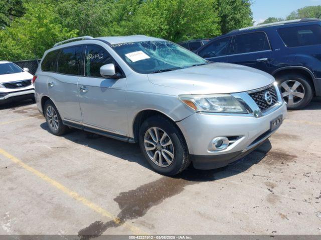  Salvage Nissan Pathfinder