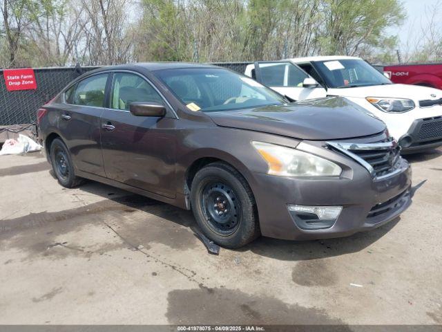  Salvage Nissan Altima