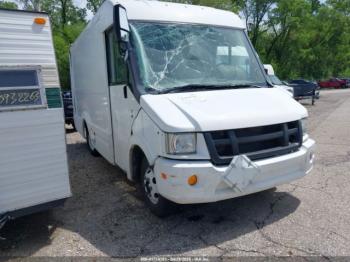  Salvage Isuzu Commercial Van