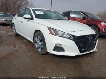  Salvage Nissan Altima