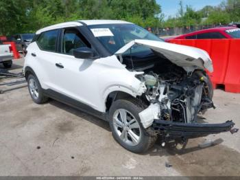  Salvage Nissan Kicks