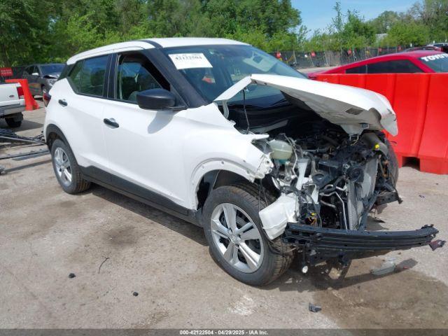 Salvage Nissan Kicks