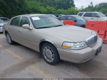  Salvage Lincoln Towncar