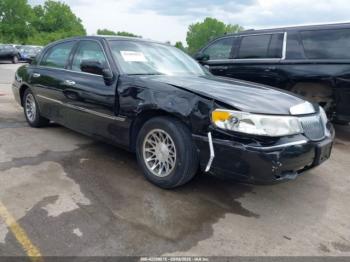  Salvage Lincoln Towncar