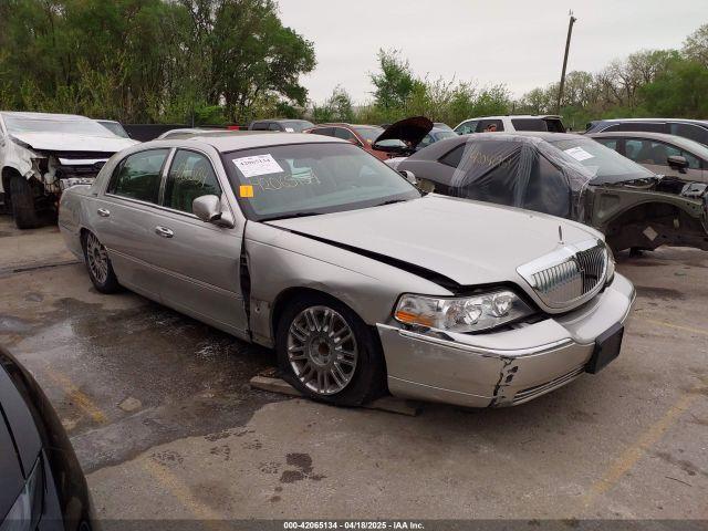  Salvage Lincoln Towncar