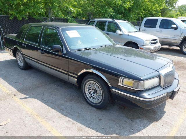  Salvage Lincoln Towncar