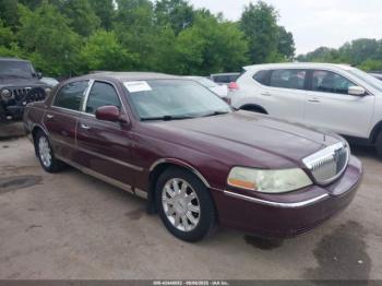  Salvage Lincoln Towncar