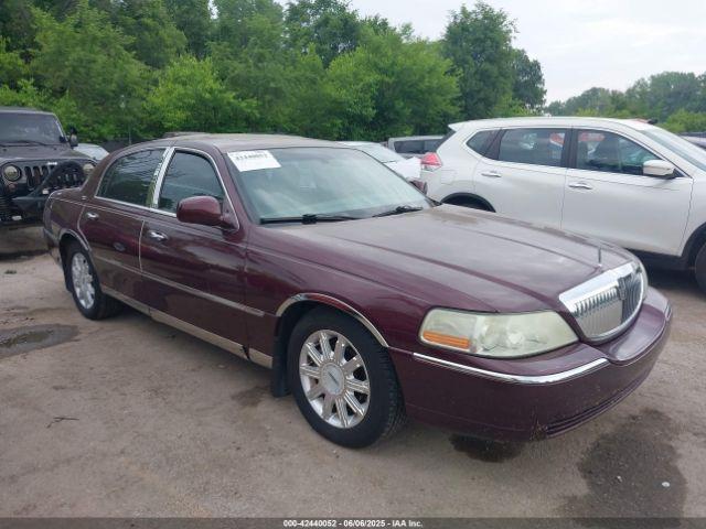  Salvage Lincoln Towncar