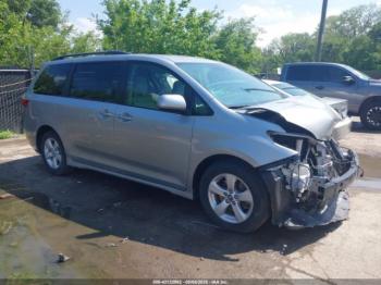  Salvage Toyota Sienna