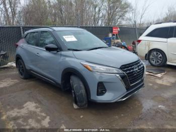  Salvage Nissan Kicks