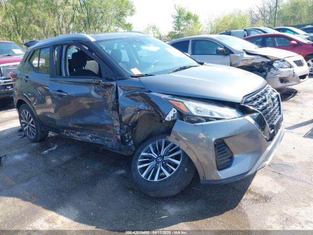  Salvage Nissan Kicks
