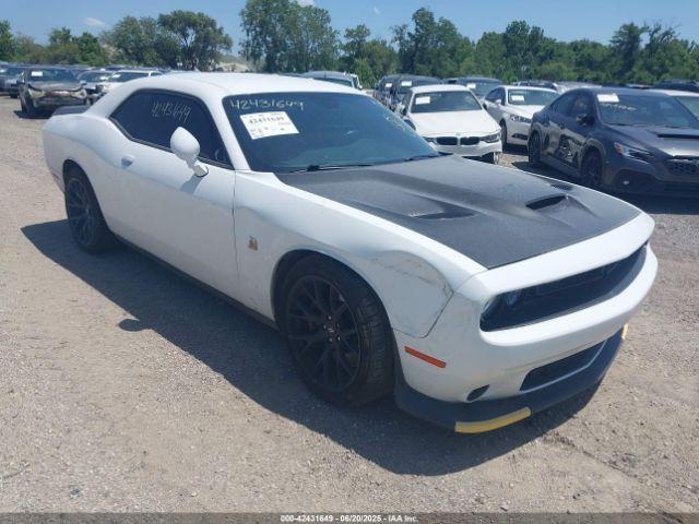  Salvage Dodge Challenger