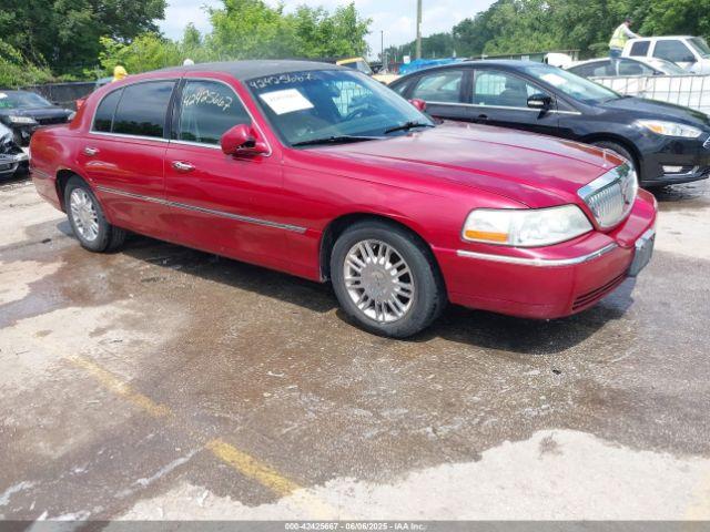  Salvage Lincoln Towncar
