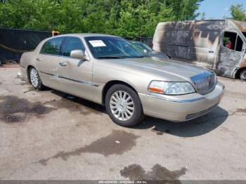  Salvage Lincoln Towncar