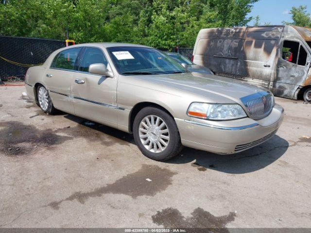  Salvage Lincoln Towncar