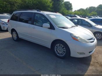  Salvage Toyota Sienna