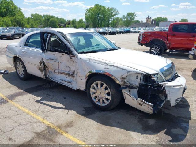  Salvage Lincoln Towncar