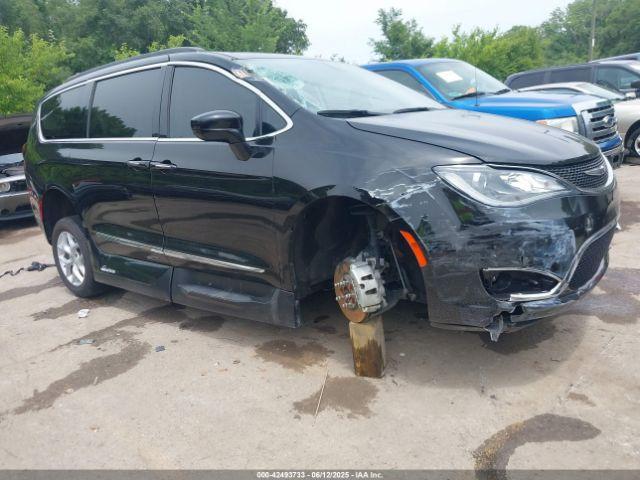  Salvage Chrysler Pacifica