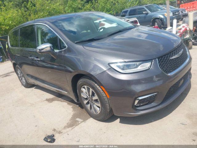  Salvage Chrysler Pacifica