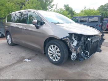  Salvage Chrysler Pacifica