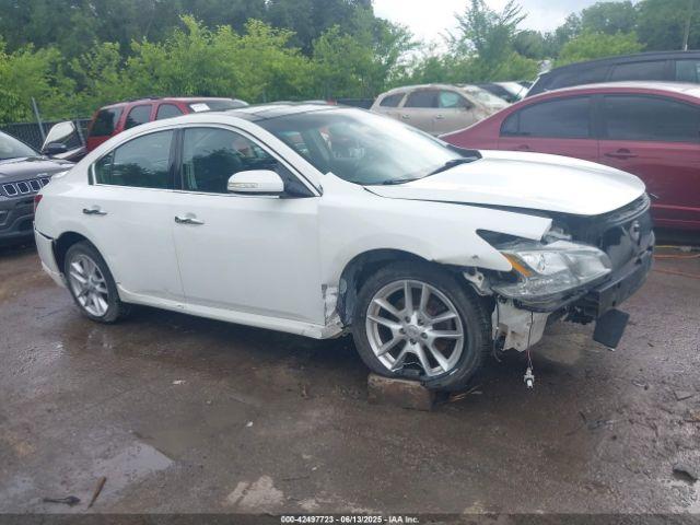  Salvage Nissan Maxima