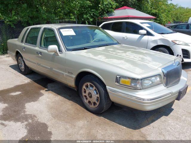  Salvage Lincoln Towncar