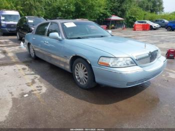  Salvage Lincoln Towncar
