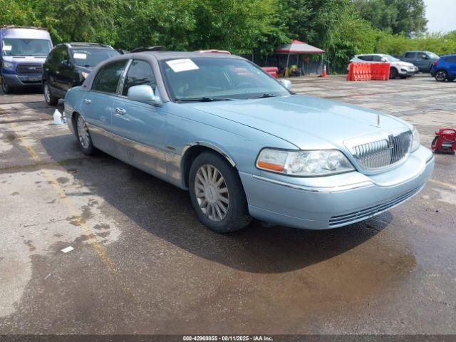  Salvage Lincoln Towncar