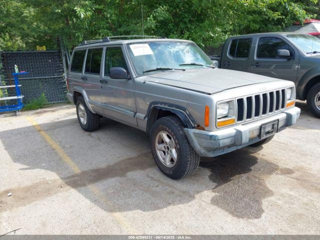  Salvage Jeep Cherokee
