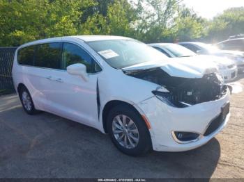  Salvage Chrysler Pacifica