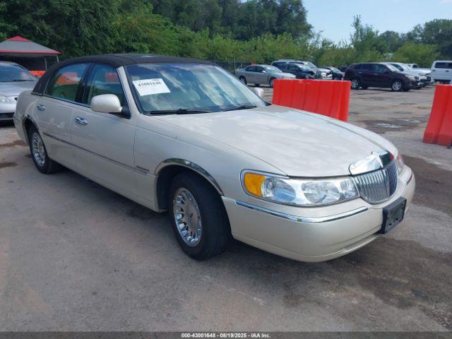  Salvage Lincoln Towncar