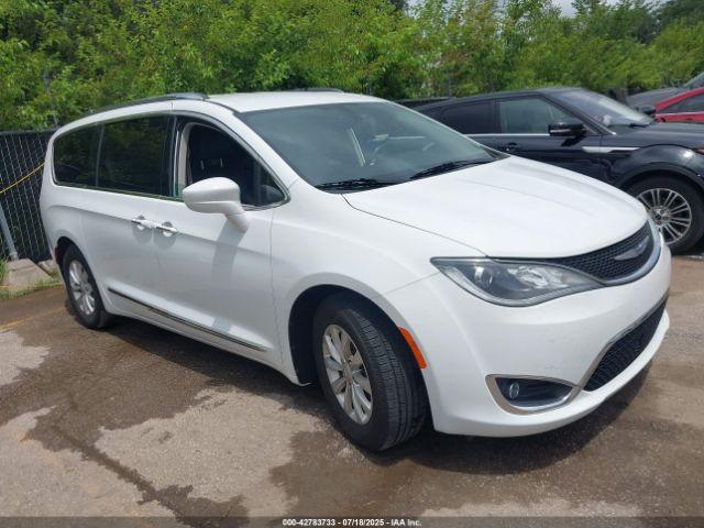  Salvage Chrysler Pacifica