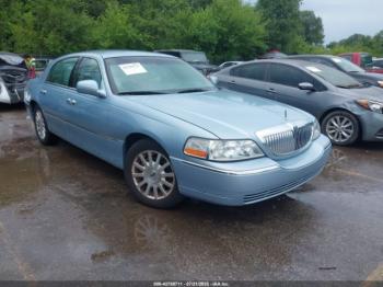  Salvage Lincoln Towncar