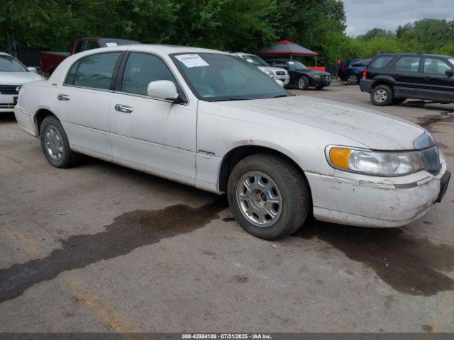  Salvage Lincoln Towncar