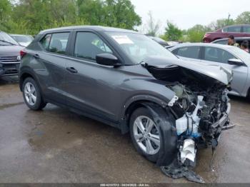  Salvage Nissan Kicks