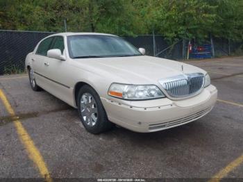  Salvage Lincoln Towncar