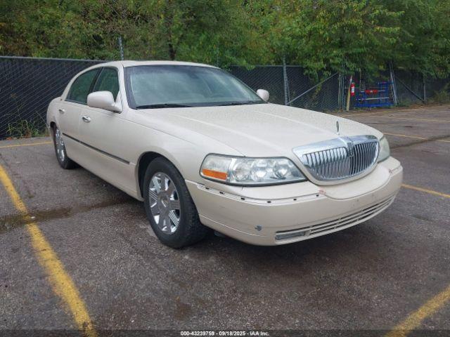  Salvage Lincoln Towncar