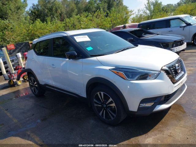  Salvage Nissan Kicks