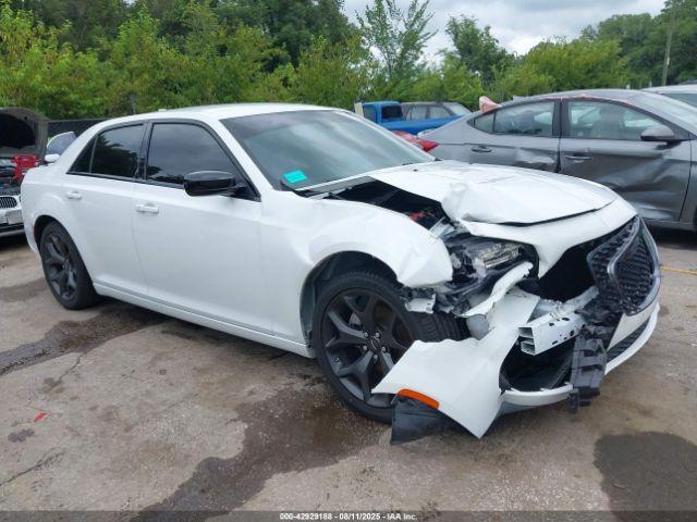  Salvage Chrysler 300